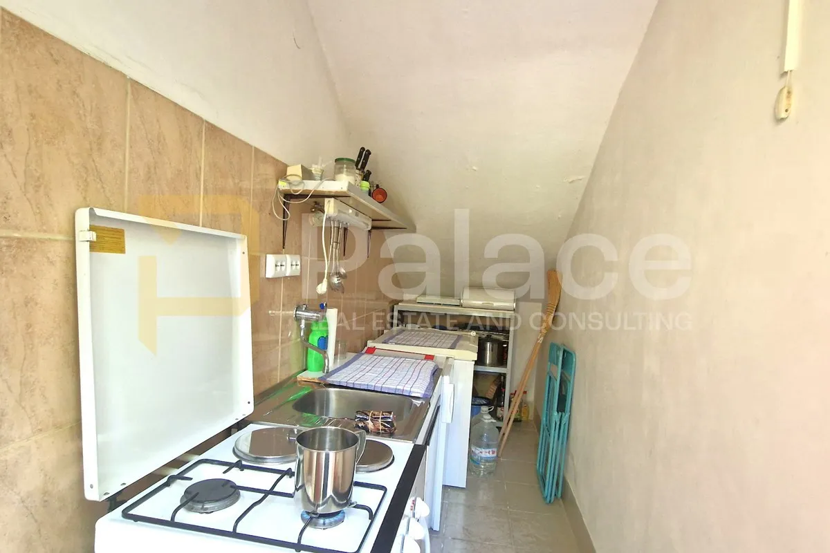 uređena prizemnica s velikim dvorištem, čista mala-vodice 120 m2 - slika 21