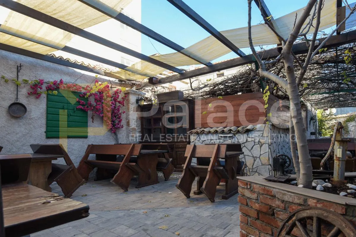 pirovac, centar: restoran s uhodanim poslovanjem i kuća, prvi red do mora - slika 11