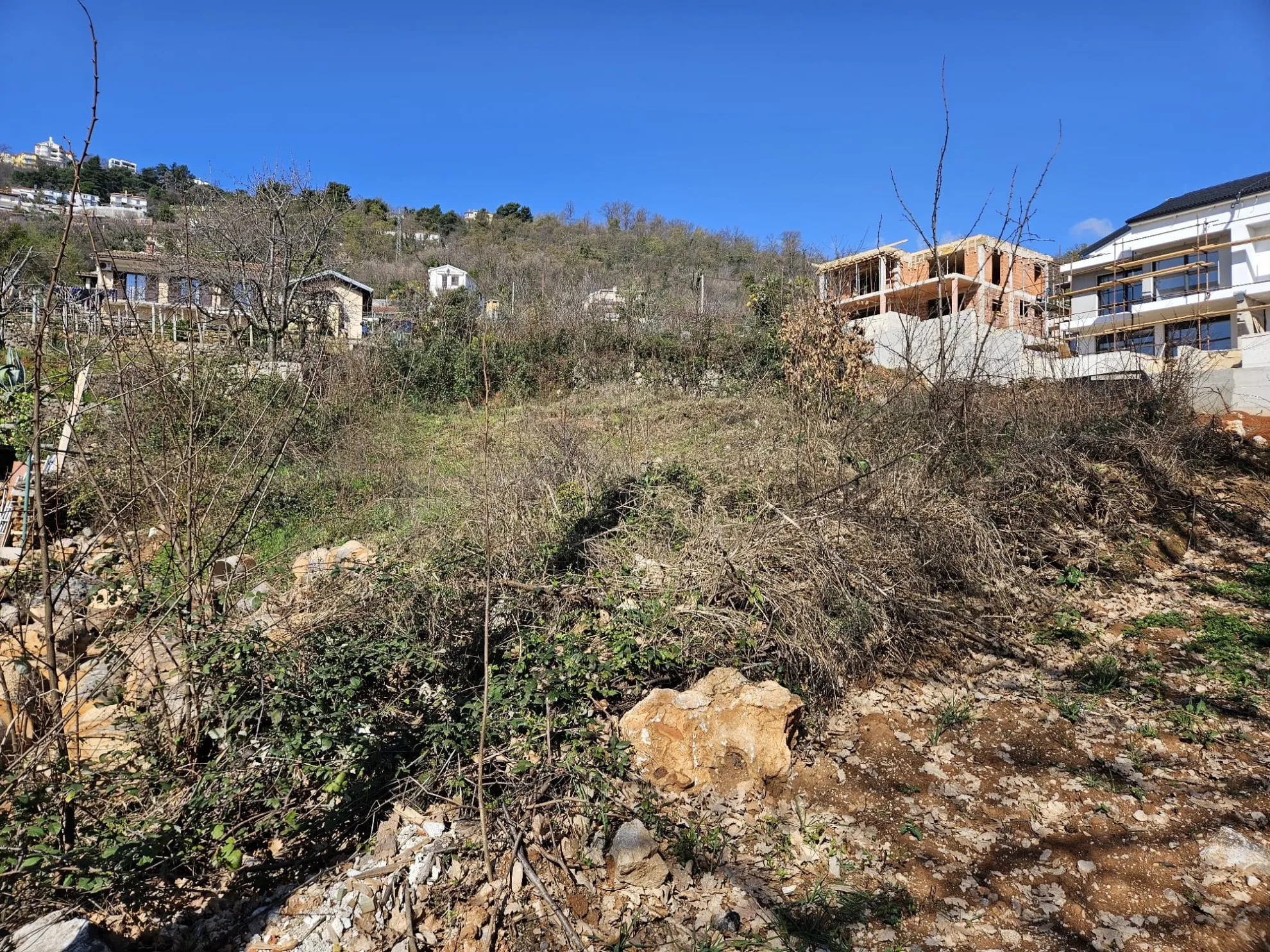 građevinsko zemljište s dozvolom za gradnju, lovran, 964m2 - slika 4