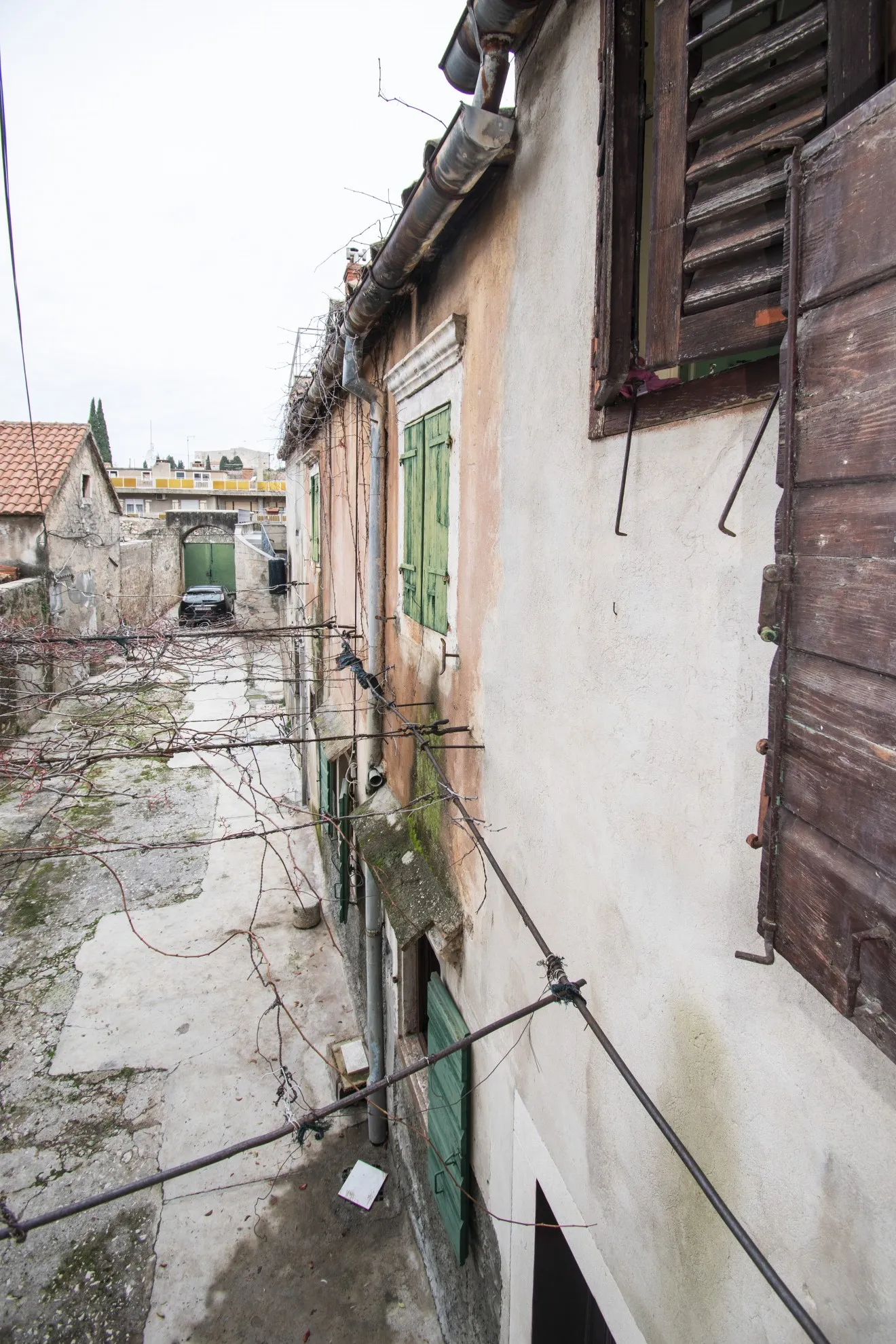 kuća s velikim potencijalom u centru grada s parkirnim mjestima - slika 14