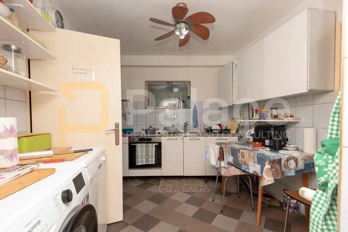 kuća s četiri stambene jedinice 325m2 - vodice - slika 19
