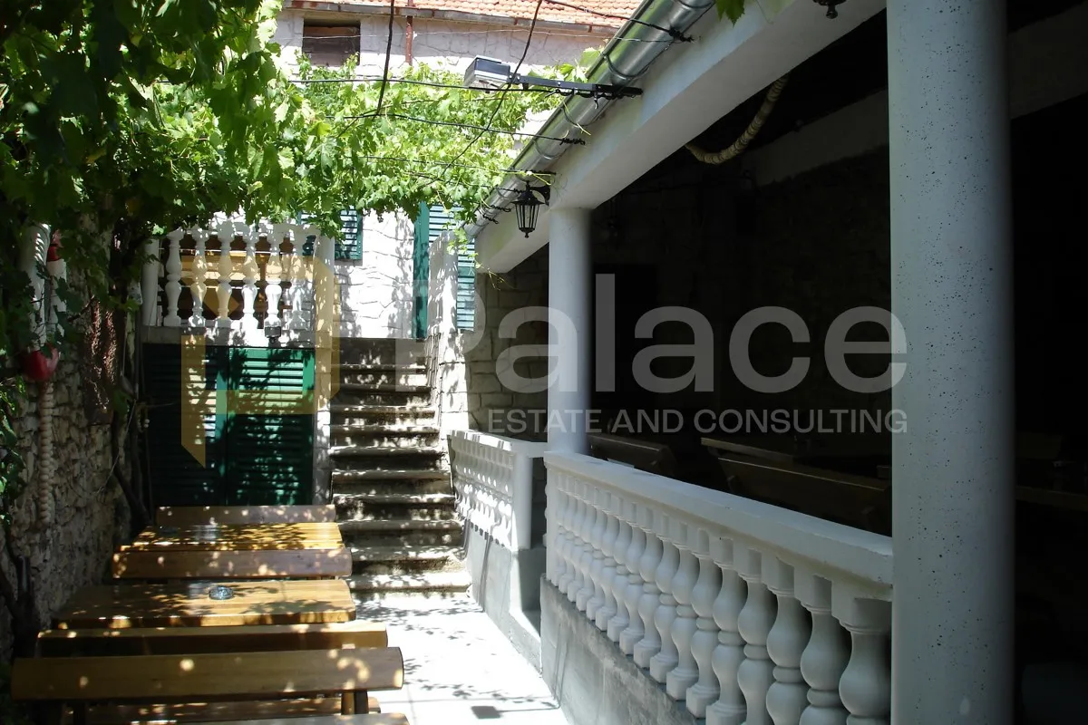 kamena kuća sa renovaciju s funkcionalnim restoranom - slika 10