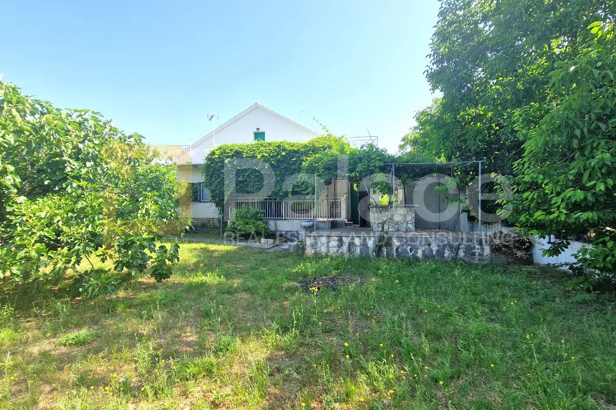 uređena prizemnica s velikim dvorištem, čista mala-vodice 120 m2 - slika 6