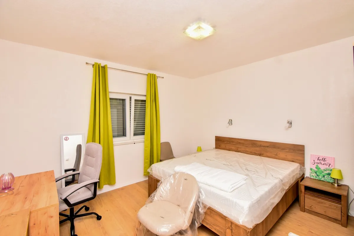 super ponuda: nova kuća s 2 stana i bazenom, vodice, čista mala, 245m2 - slika 11