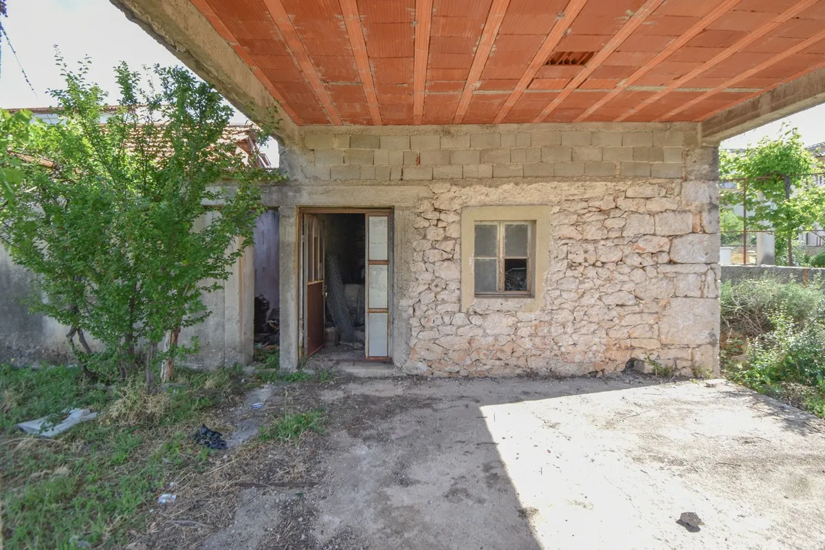 kuća za renovaciju 300 m od mora u grebaštici - slika 5