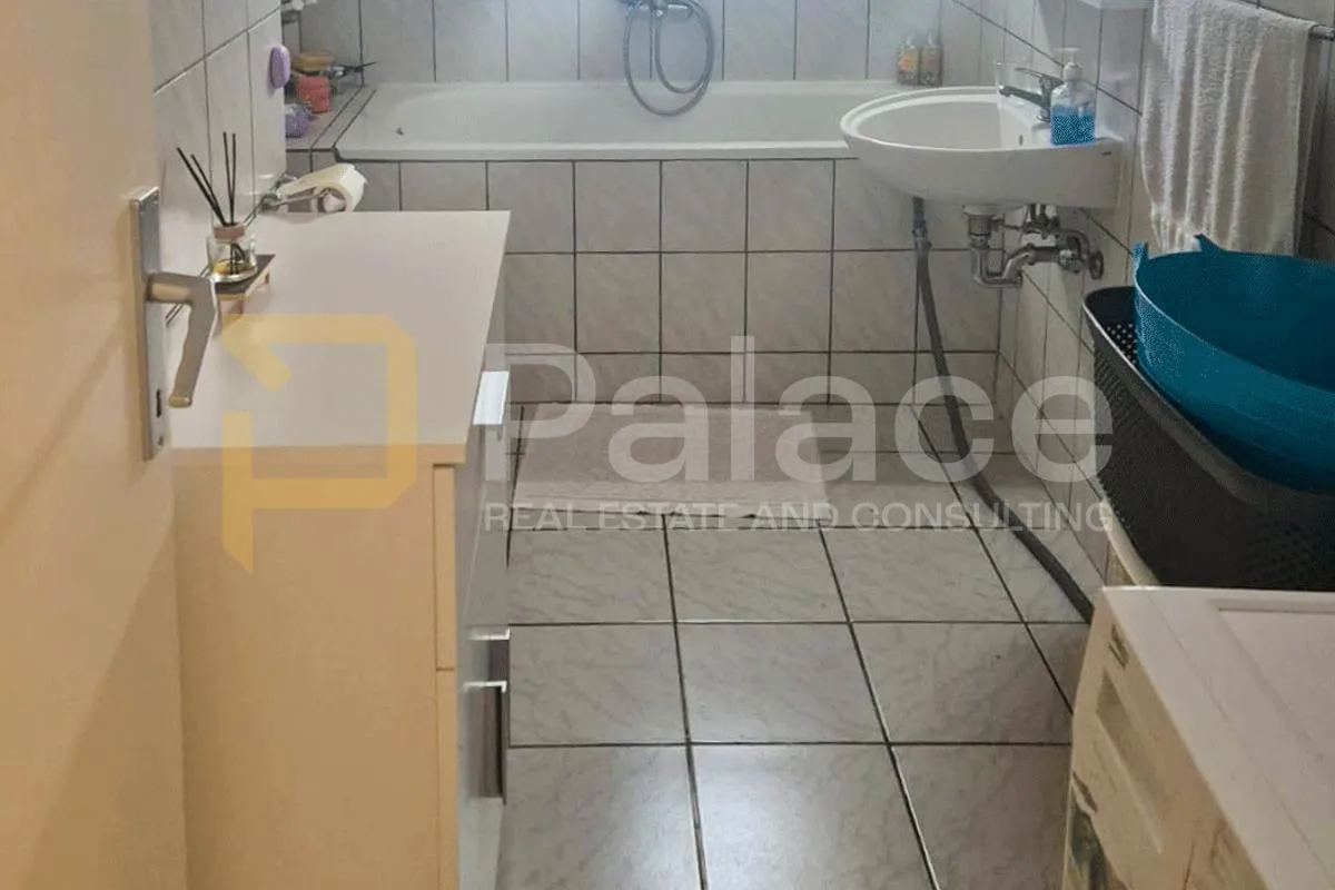 stan u centru drniša u stambenoj zgradi - slika 8