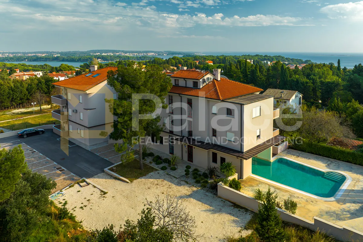 luksuzni penthouse od 133 m² s bazenom, terasom i pogledom na more - slika 2