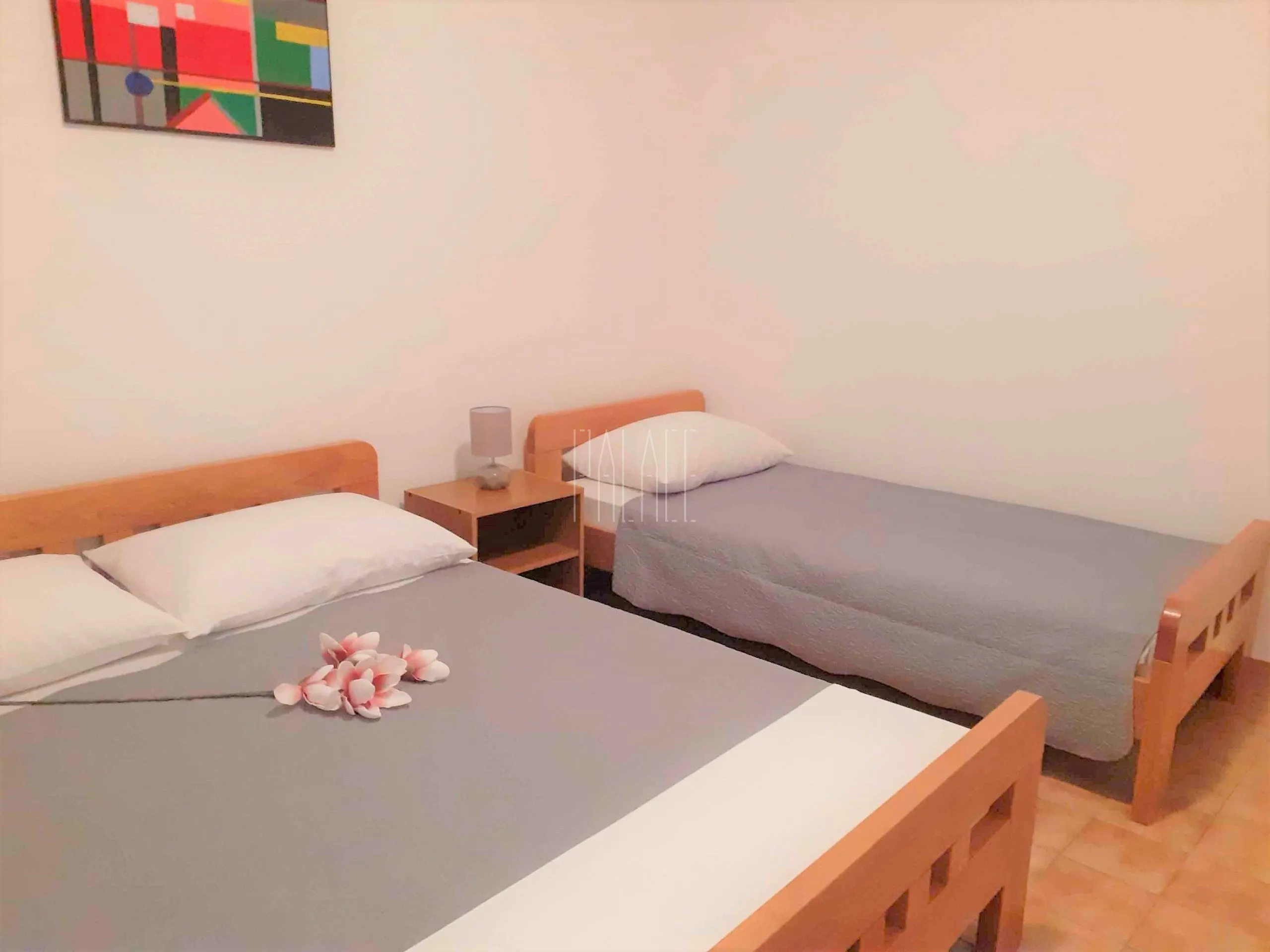 kuća s apartmanima blizu mora: srima (vodice), 300.00 m2 - slika 9