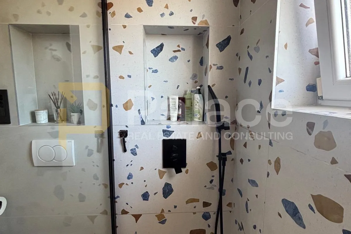 komforan 3‑sobni stan 105 m² + 2 parkirna mjesta, pogled na more - slika 18