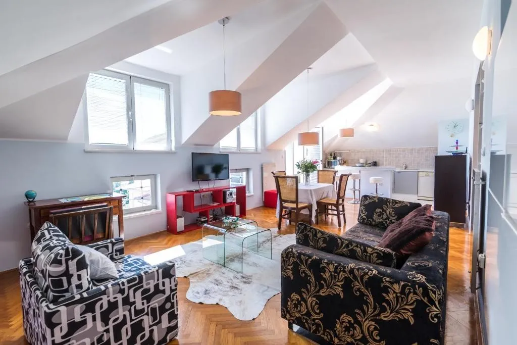 dvoetažni stan u urbanoj vili u centru grada, 200m od mora, opatija - slika 11
