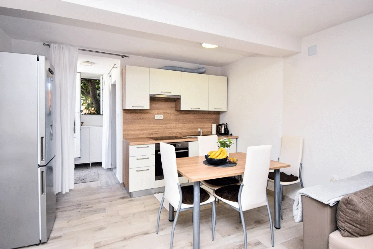 prostrani studio apartman 39m2 u primoštenu sa terasom i parkingom - slika 8