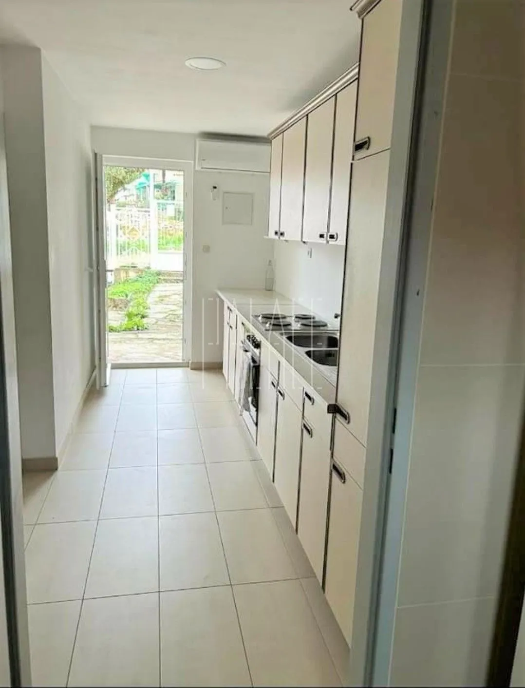 kuća s 2 apartmana i dvorištem: gornji karin, 75.00 m2 (prodaja) - slika 10