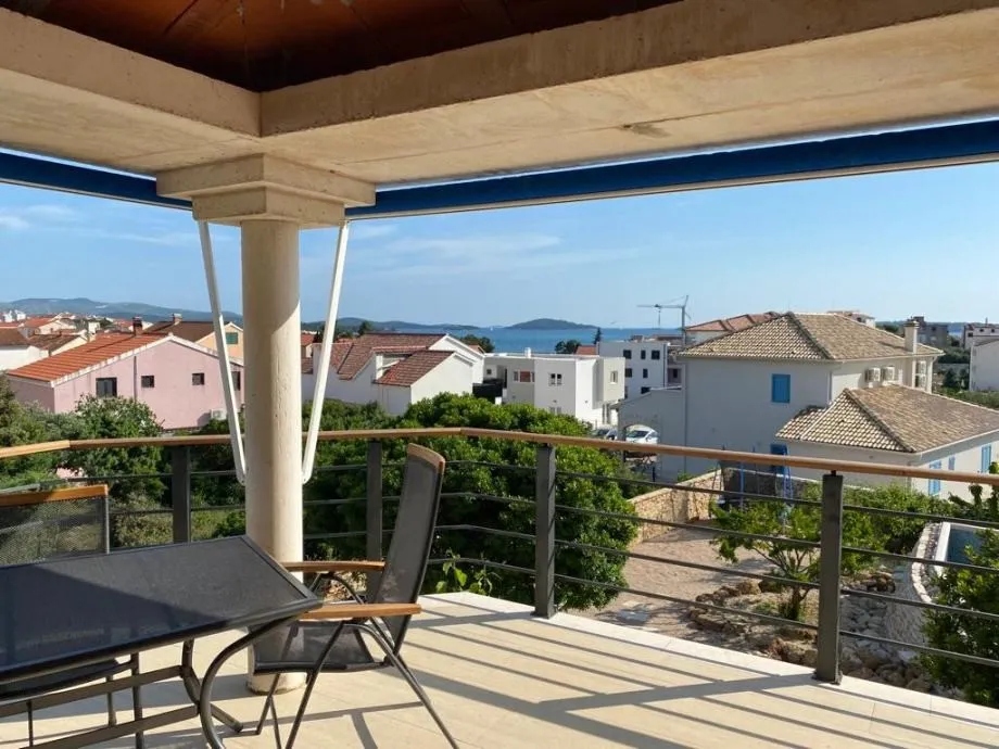 luksuzna vila s bazenom i pogledom na more, brodarica, 375 m2 - slika 11