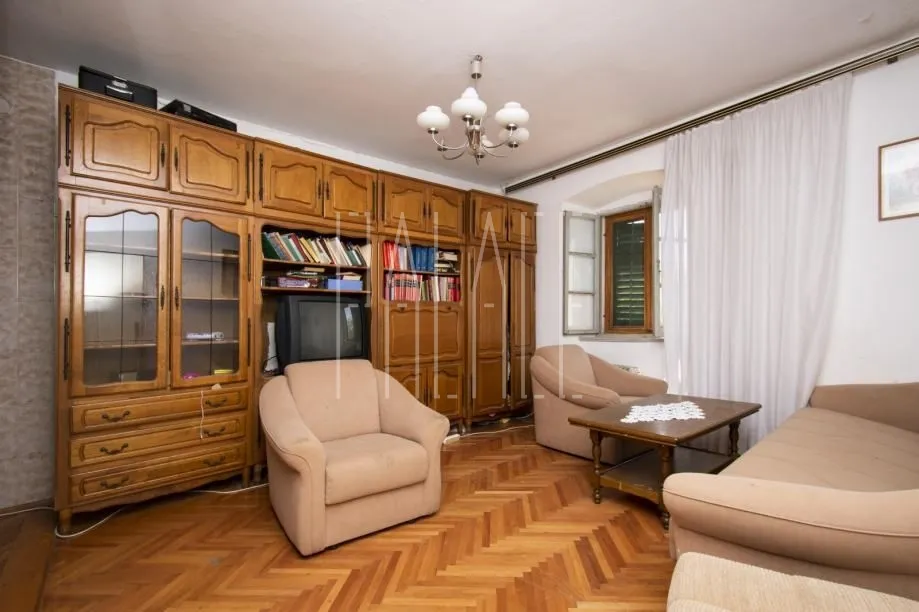 prekrasan povijesni ljetnikovac s perivojem u centru vodica, 180.00 m2 - slika 14