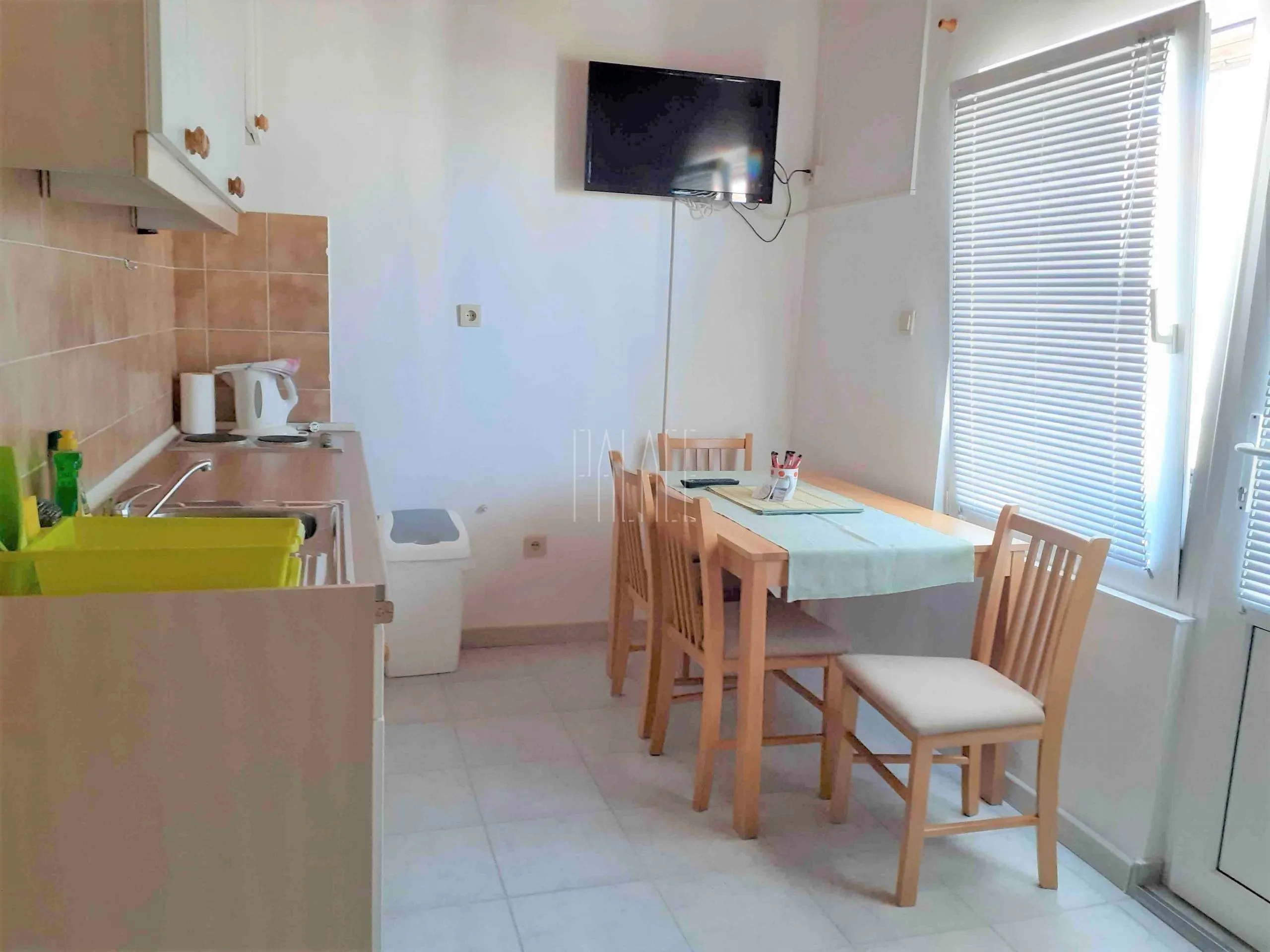 kuća s apartmanima blizu mora: srima (vodice), 300.00 m2 - slika 17