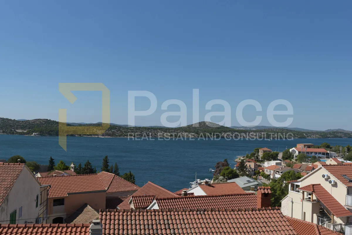 dvosoban stan u gradu sa predivnim pogledom na šibenski kanal, 63 m2 - slika 11