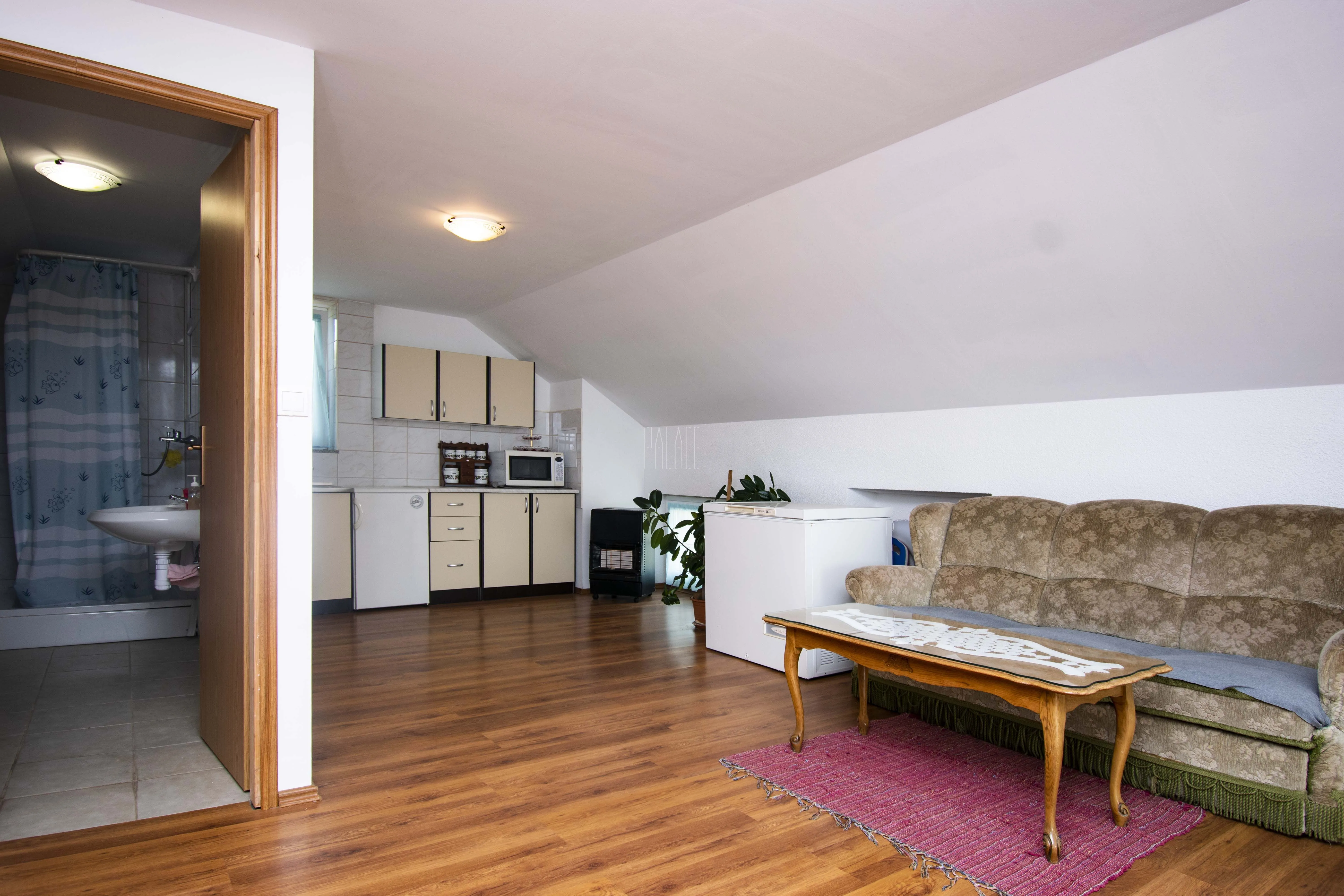 kuća s potkrovljem i okućnicom u zaleđu vodica, 300.00 m2 - slika 3