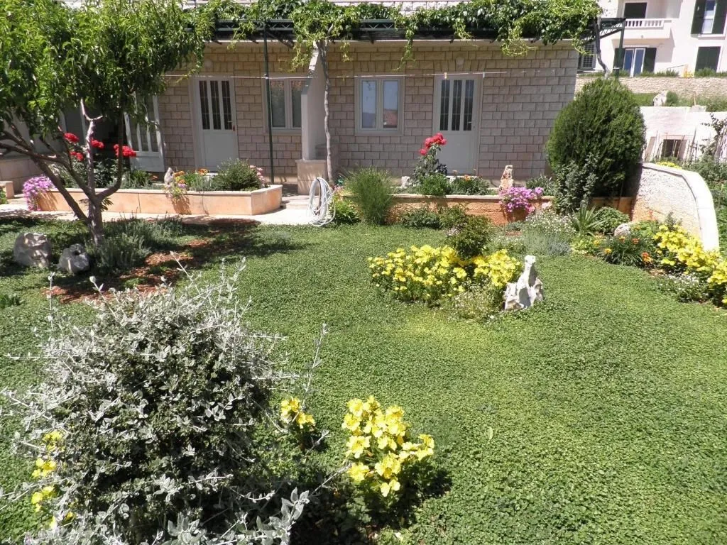 prekrasna kamena kuća na prodaju, 390 m2 - slika 2