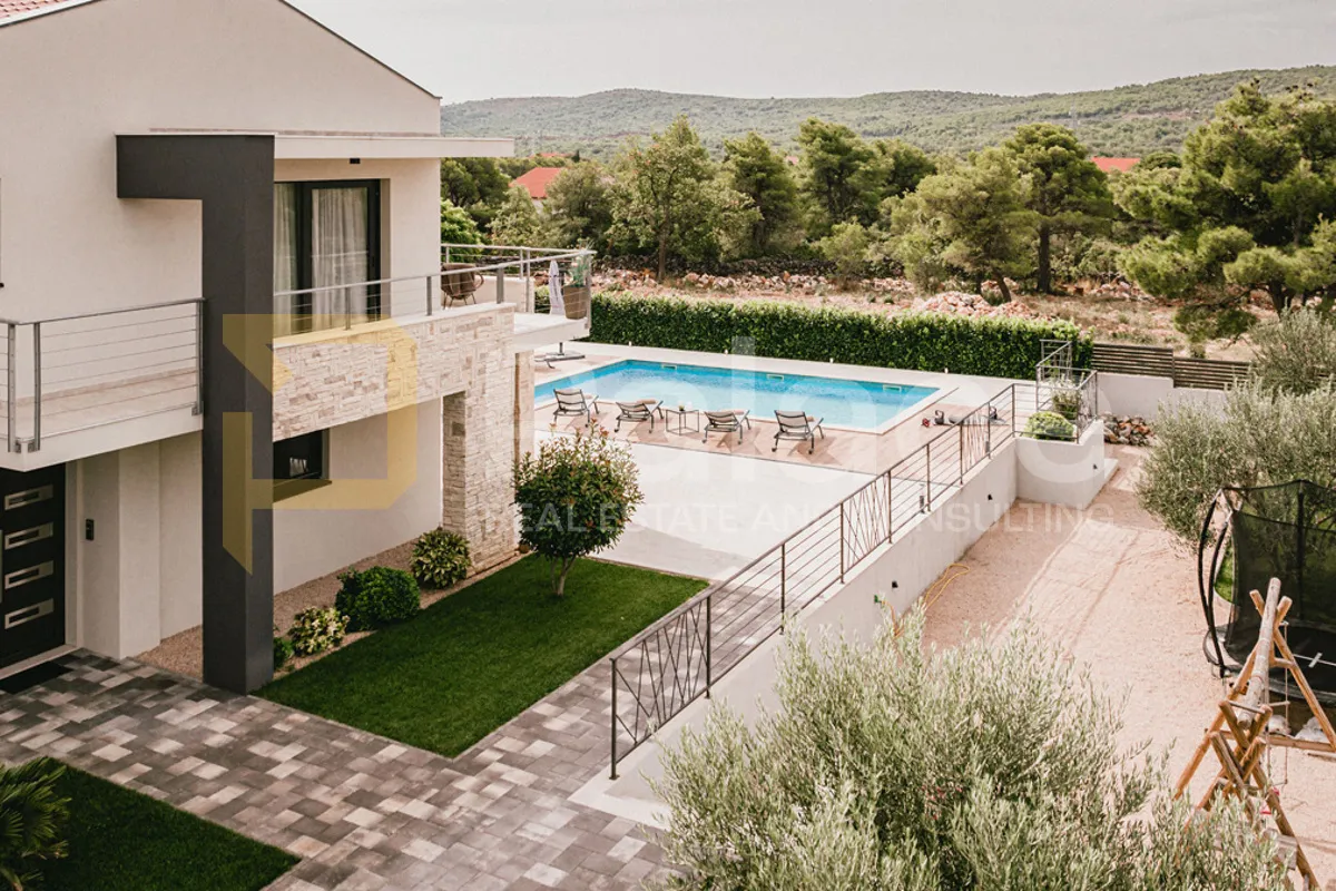 mediteranska vila u srcu zelene oaze - slika 7