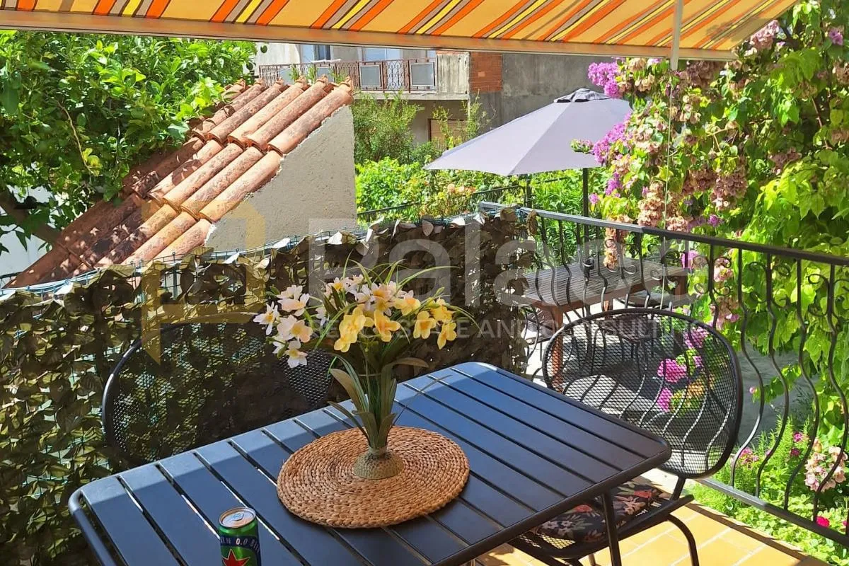 novouređen 2-sobni stan 54,63 m2 s vrtom i pogledom na more, podstrana - slika 10