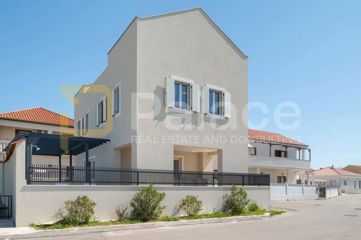 luksuzna vila u centru nina – prvi red do mora - slika 9