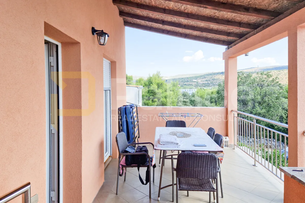 dvosoban stan s pogledom na more, rogoznica, 65 m2 - slika 9