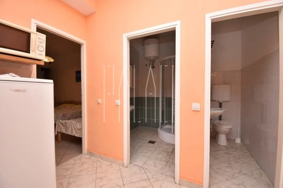 dva stana u prizemlju kuće s parkingom, vodice, 107.00 m2 - slika 8