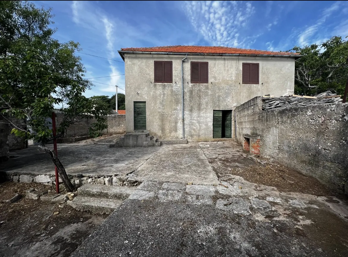 imanje s velikim potencijalom, vadalj, 216 m2 + 1270 m2 zemljišta - slika 2