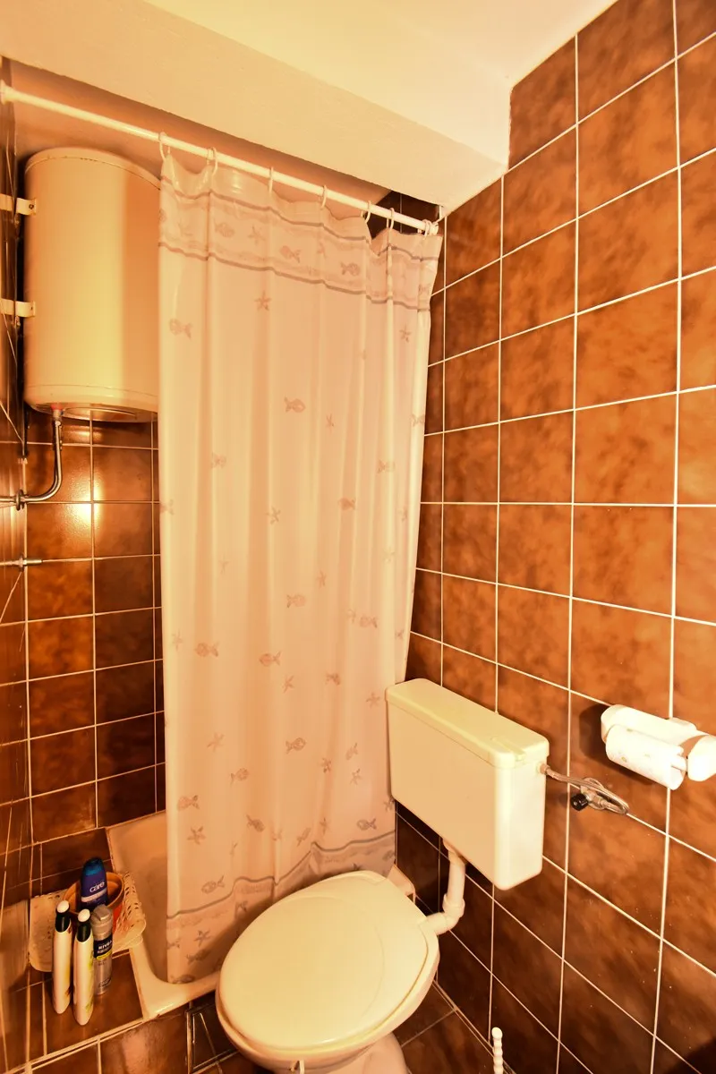 kuća na otoku s velikom terasom - slika 15