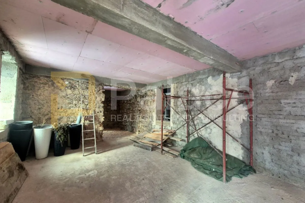 udbina : zemljište 1061 m2 s obiteljskom kućom i pomoćnom zgradom - slika 8