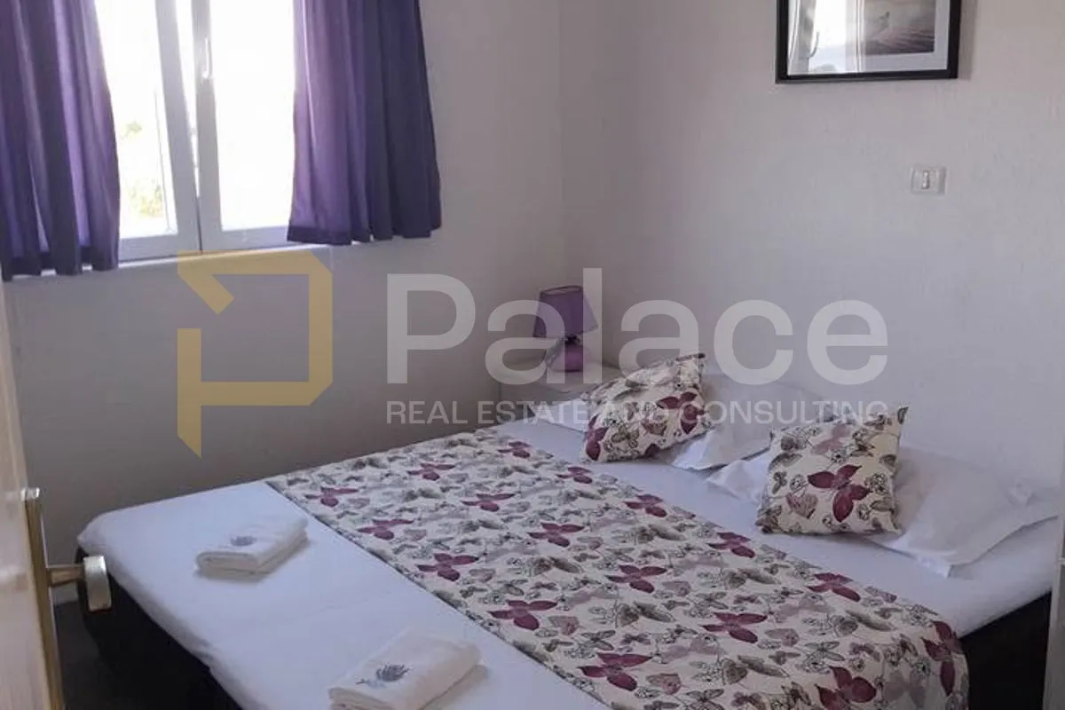 *sniženo* prekrasna kuća s apartmanima, maslinica, šolta - slika 9