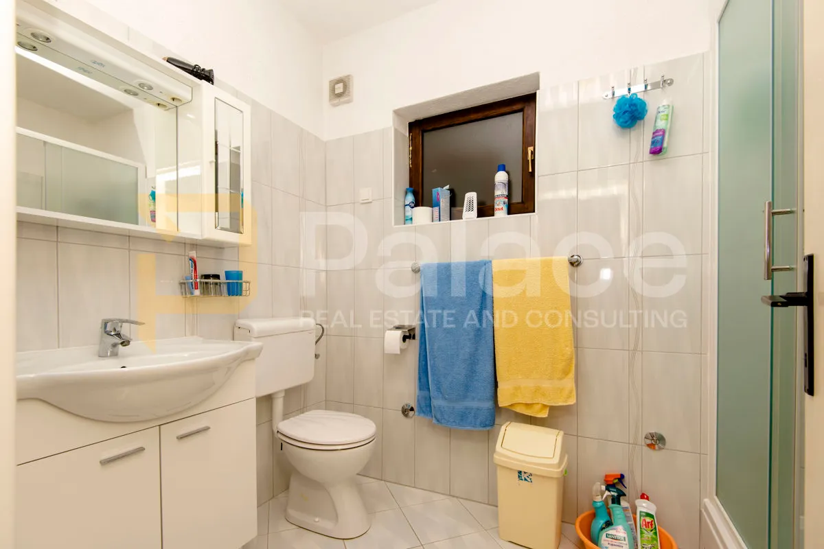 kuća s četiri stambene jedinice 325m2 - vodice - slika 23