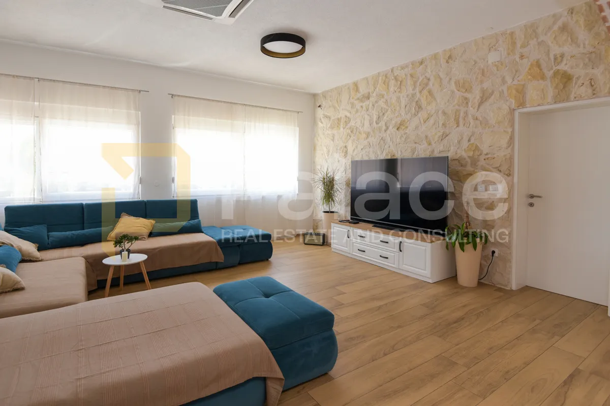prekrasna moderna prizemnica s okućnicom u šibeniku, 196,25 m2 - slika 7