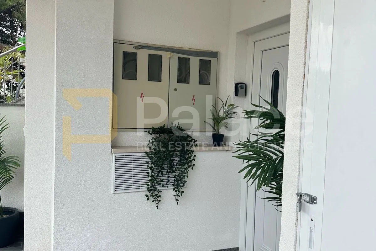 moderno opremljena vila sa sedam apartmana - slika 27