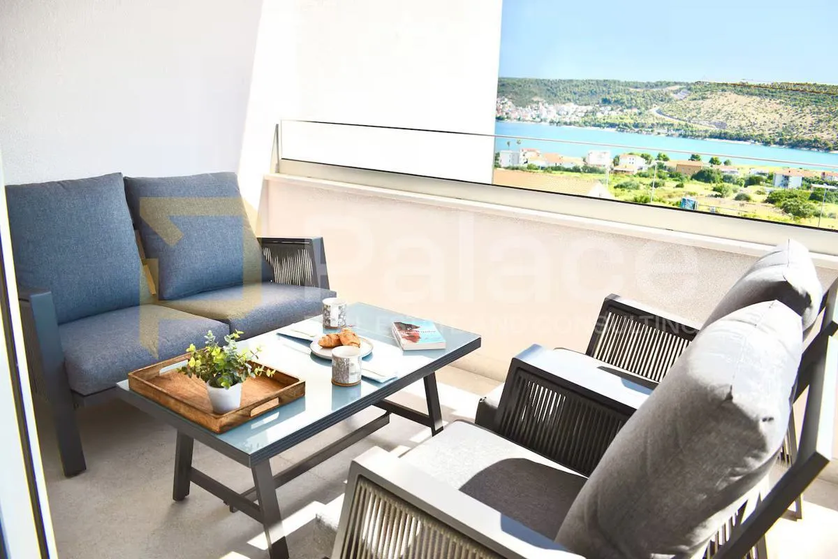 luksuzni stan 55 m² s privatnom krovnom terasom i jacuzzijem – trogir - slika 5