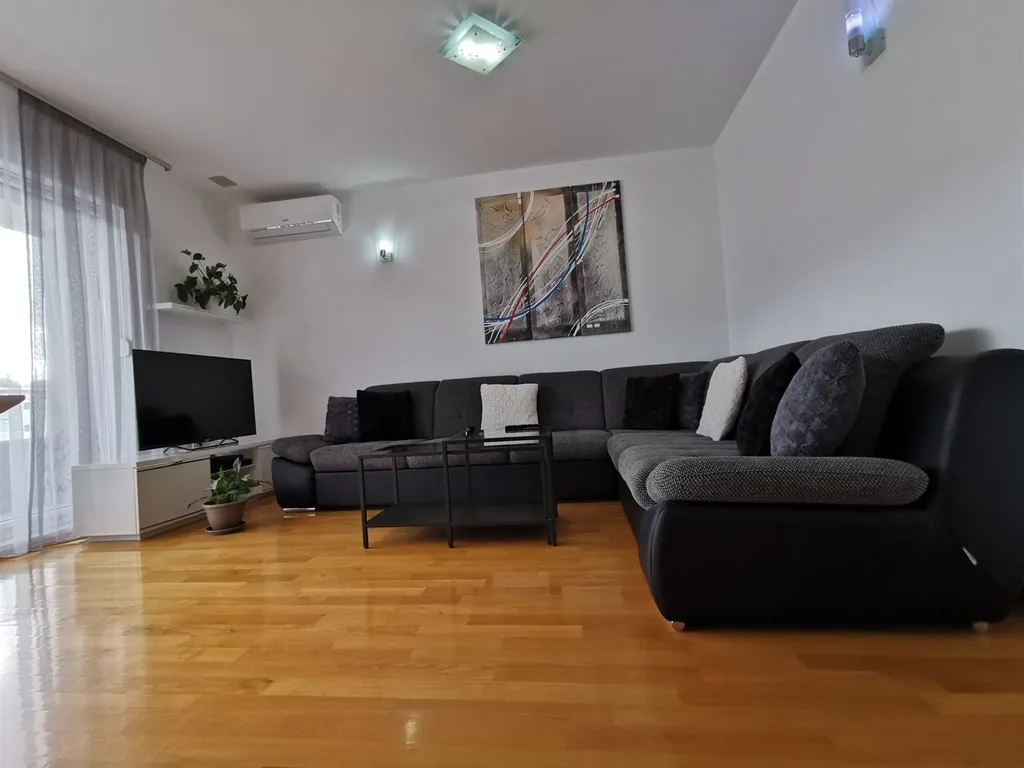 predivan, kompletno namješten stan s garažom i parkirnim mjestom - slika 10