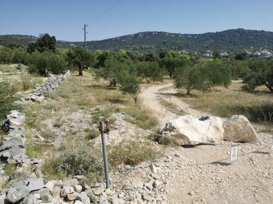 građevinsko zemljište s pogledom na more, vinišće - slika 2