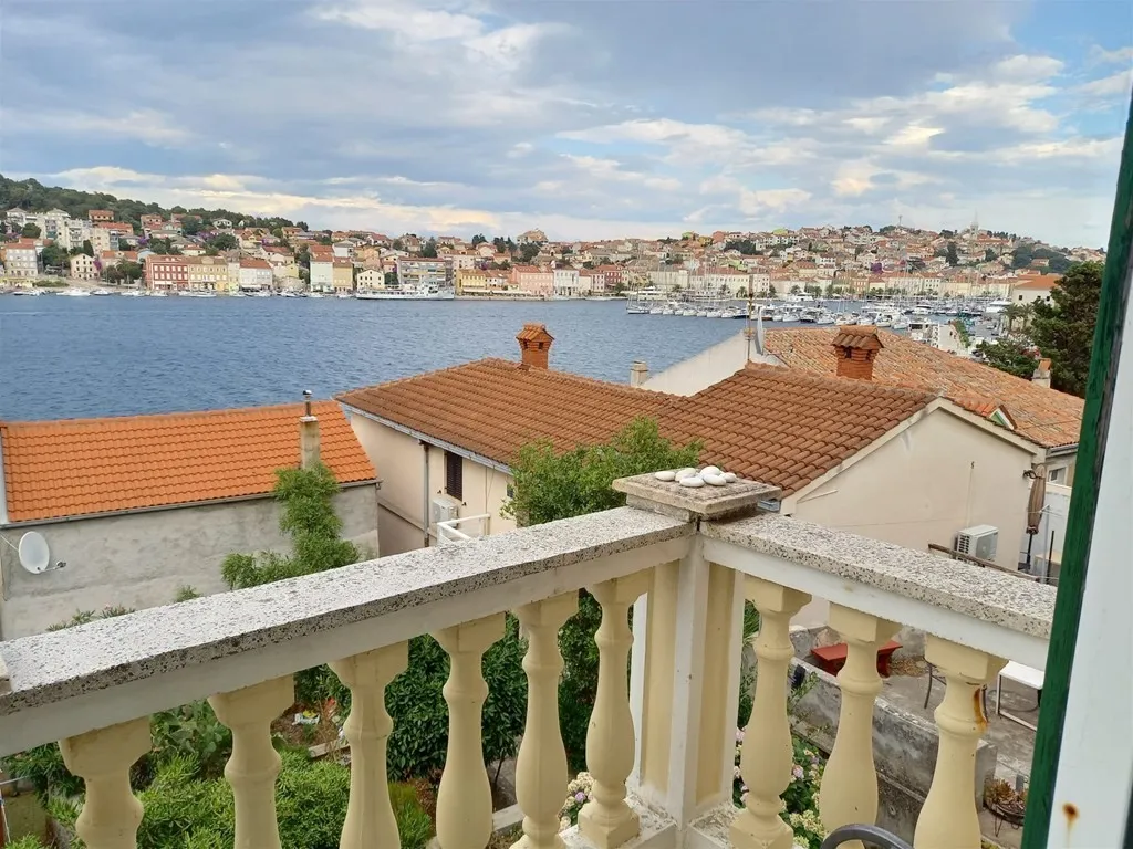 kuća s okućnicom u malom lošinju, 2. red od mora, 200m2+390m2 - slika 2