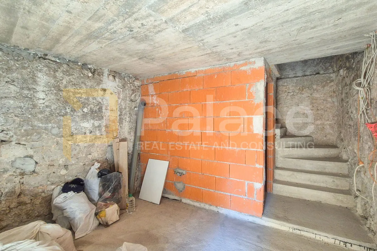 kamena kuća na više etaža s terasom s pogledom na more i grad, 80 m2 - slika 10