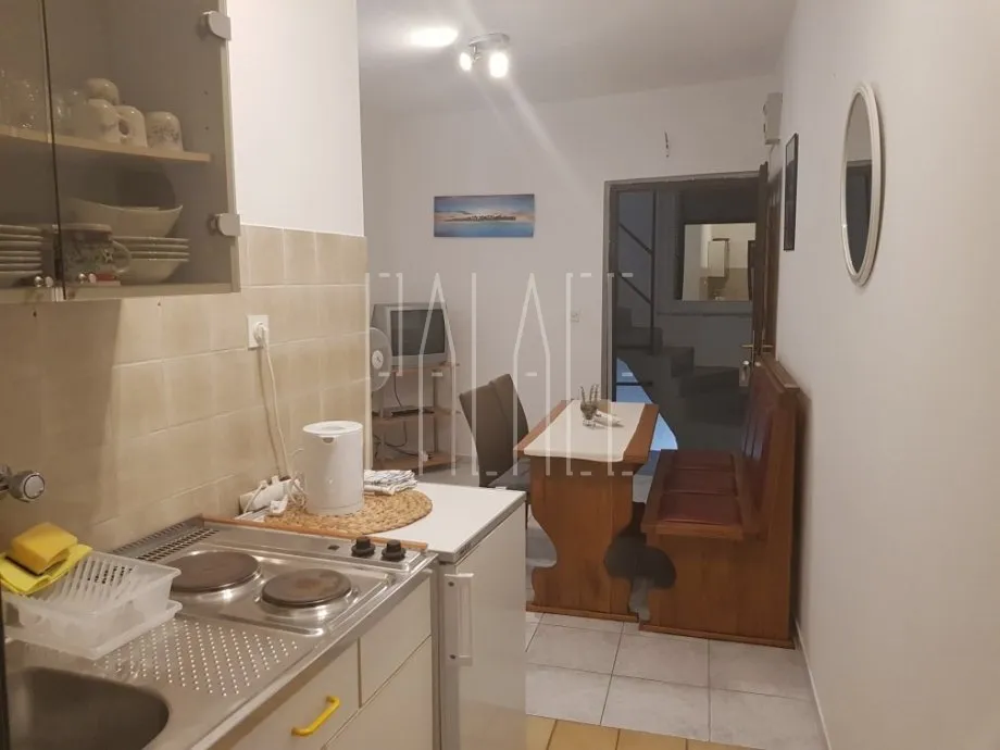 *kuća: tisno, katnica, 400 m2 - slika 11