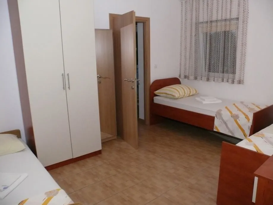 stan od 54m2, 500m od mora, novalja - slika 4