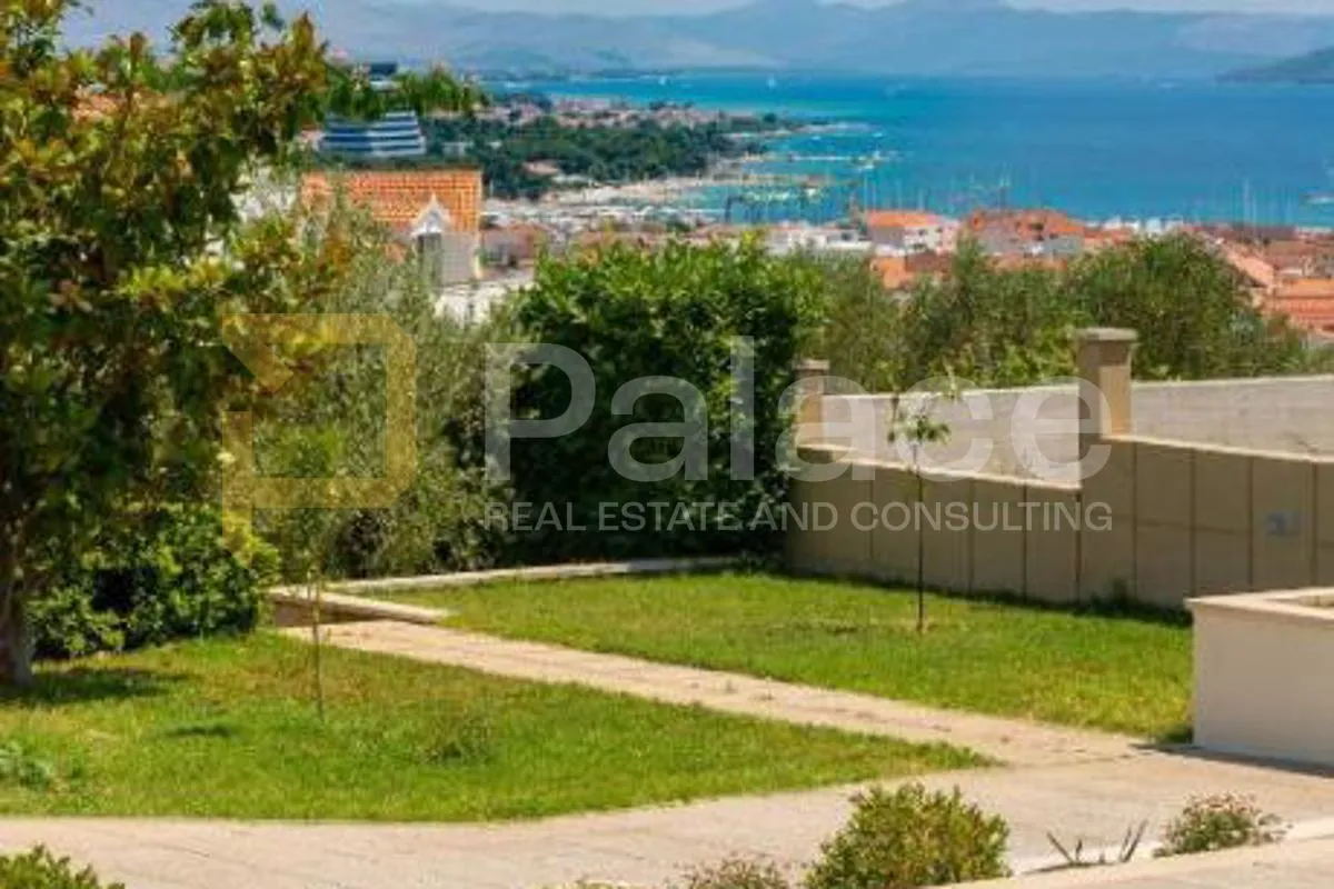 luksuzna kuća u vodicama s pogledom na more - slika 14