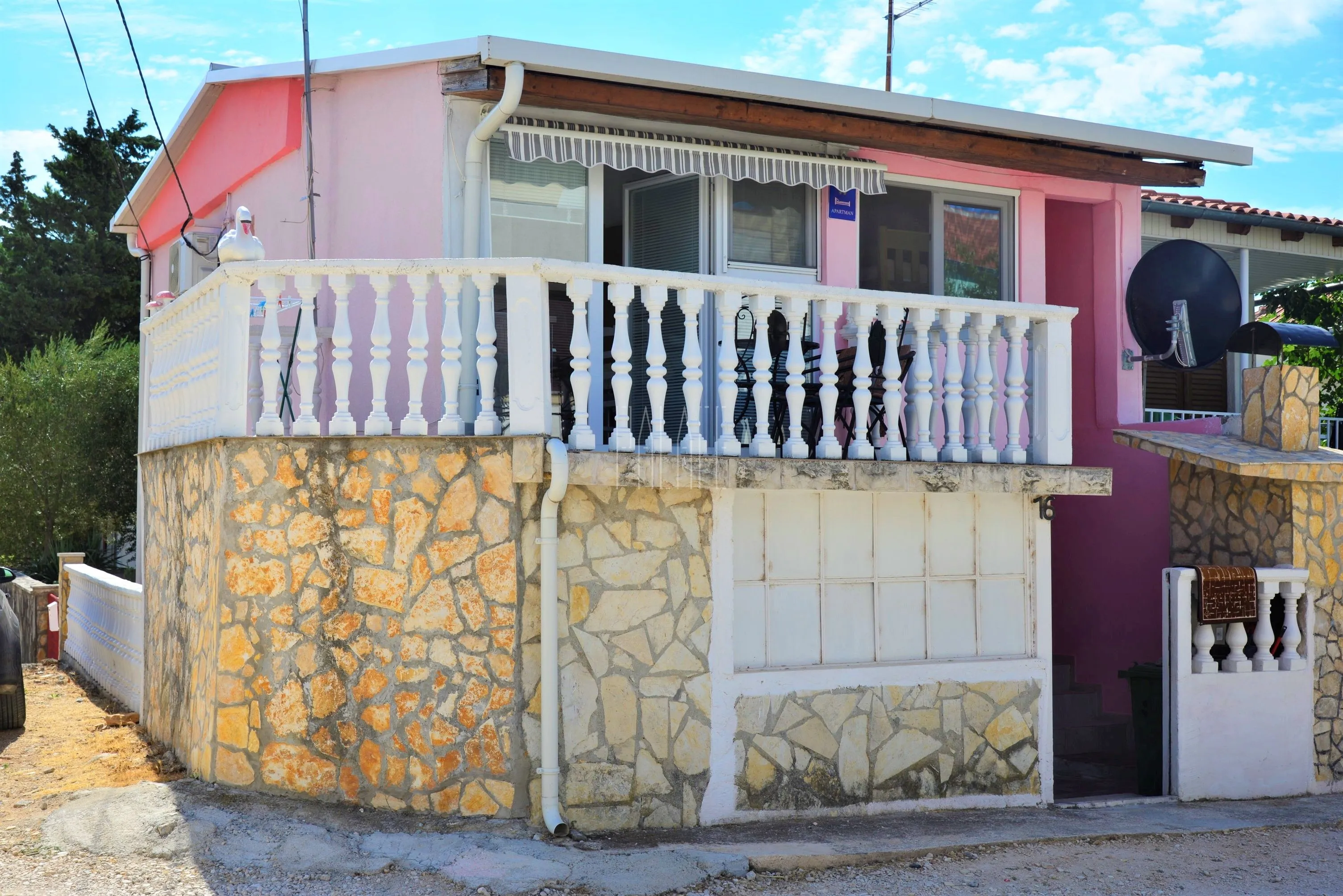 povoljno: kuća s 2 apartmana blizu mora, gornji karin, 126.00 m2 - slika 2