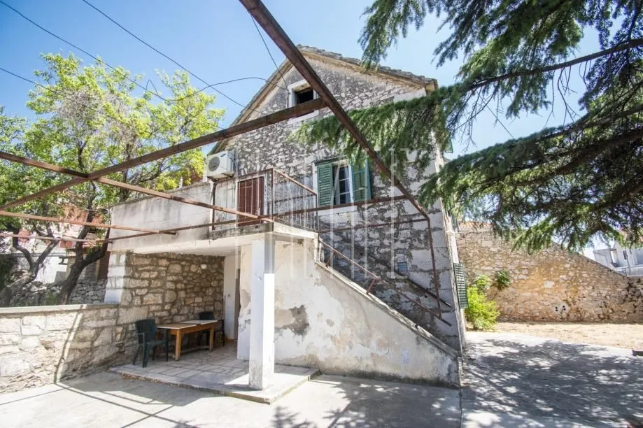 prekrasan povijesni ljetnikovac s perivojem u centru vodica, 180.00 m2 - slika 9