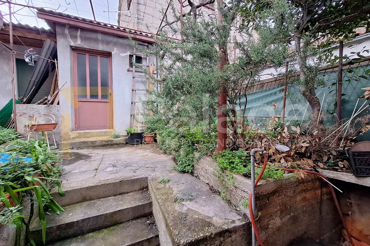 kuća za renovaciju s tri jedinice i dvorištem - centar splita - slika 3