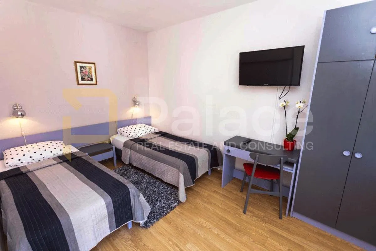 *prekrasna kuća s apartmanima, tučepi* - slika 4