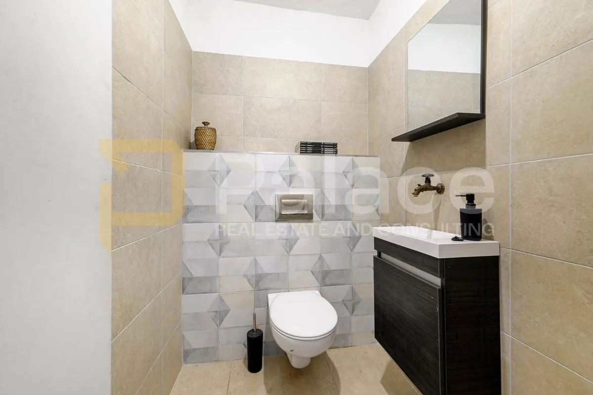 moderan, renoviran stan lijepog tlocrta u centru šibenika, 71 m2 - slika 17