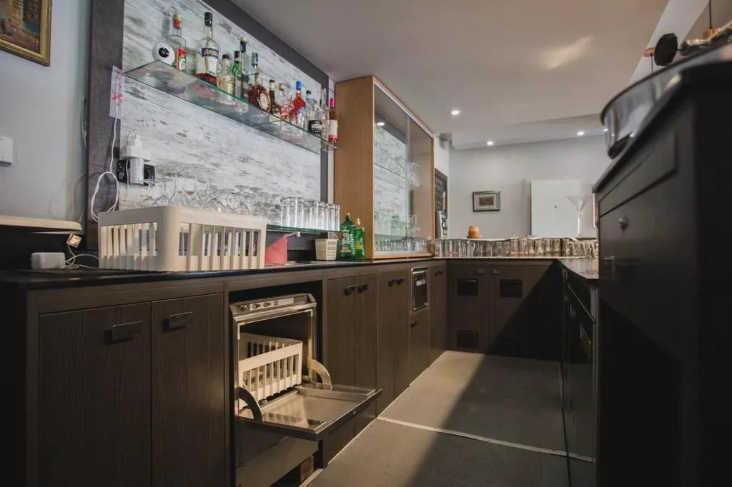 prodaje se hotel s restoranom u vukovaru - slika 4