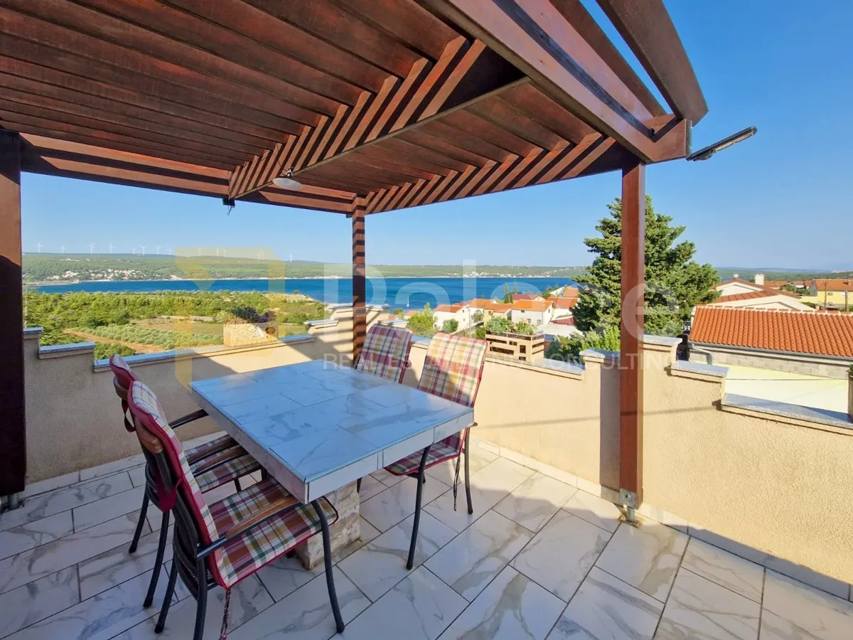 kuća sa 5 apartmana i prekrasnim vrtom - slika 14