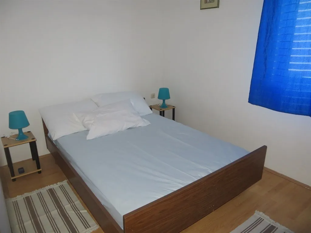okrug gornji: kuća s apartmanima na prodaju - slika 10